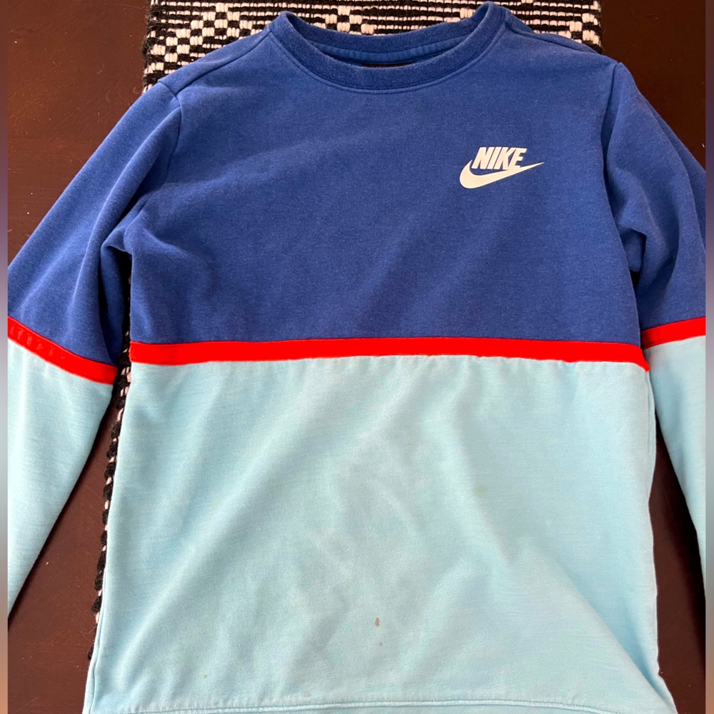 Boys Nike crew neck - size L